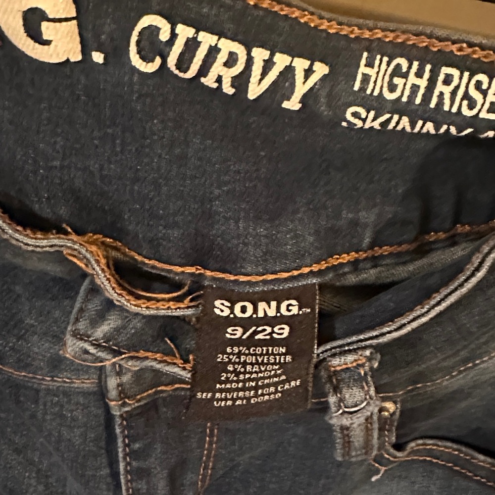 S.O.N.G Curvy Blue Jeans - Picture 3 of 3
